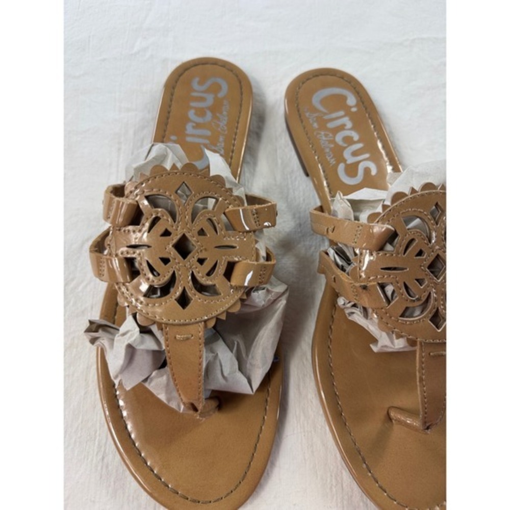 Circus by Sam Edelman Cherry Tan Patent‎ Medallion Thong Flat Sandals Mens 9.5M - Picture 5 of 6